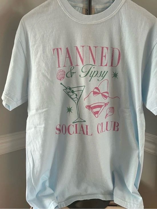 Tops - NEW Tanned & Tipsy Social Club Graphic Tee - Light Blue w/ Pink/Green Unisex 🍸👙